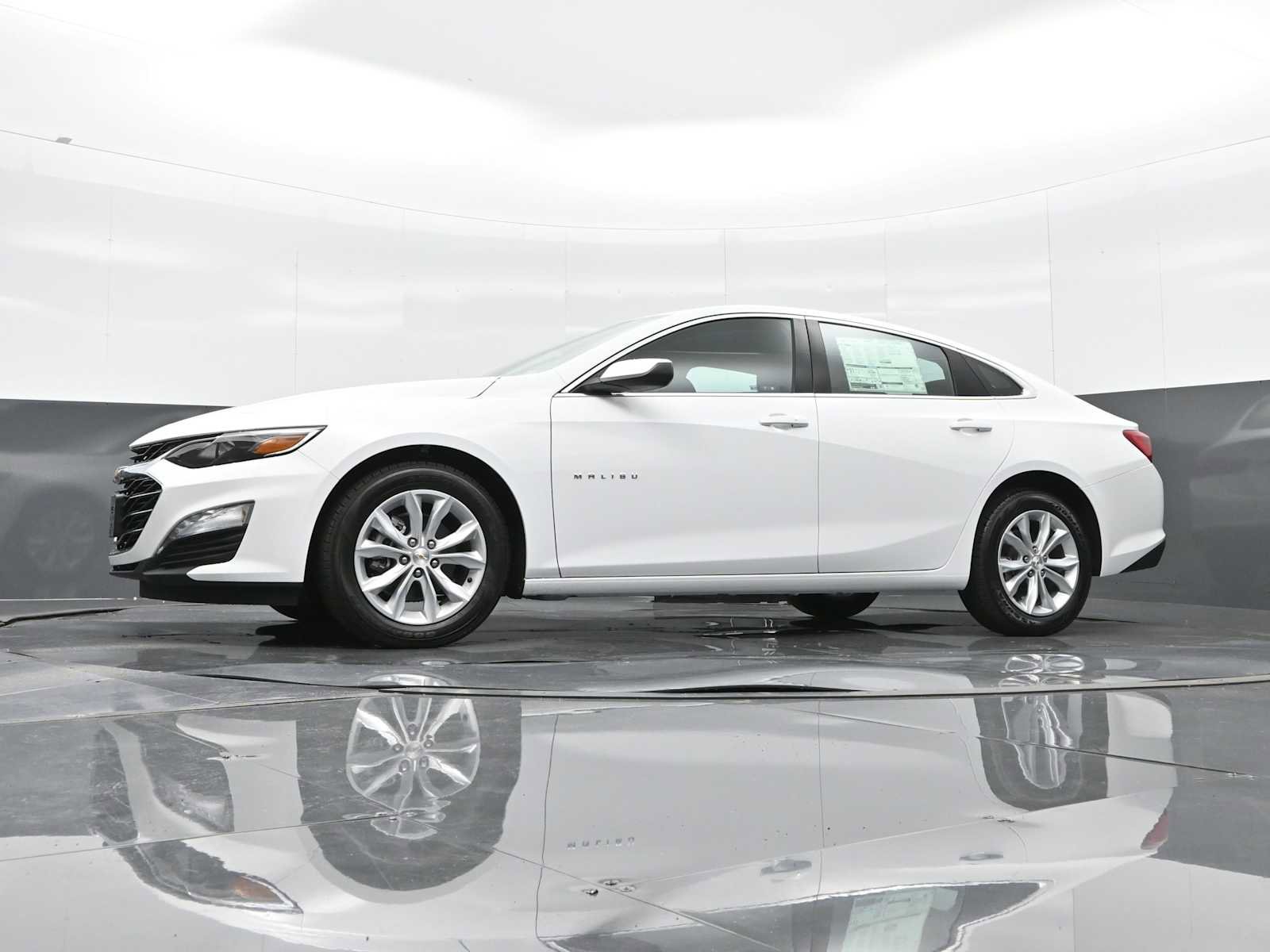 New 2025 Chevrolet Malibu LT FWD image 28