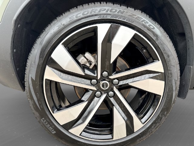 Certified 2025 Volvo XC40 B5 Ultra AWD/4WD image 22