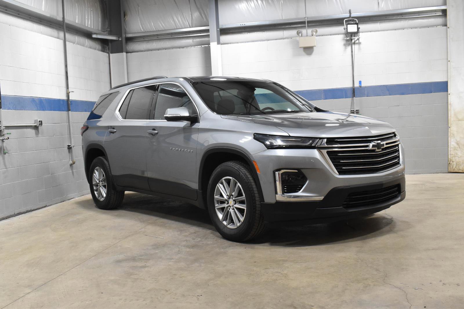 Used 2023 Chevrolet Traverse LT FWD image 33