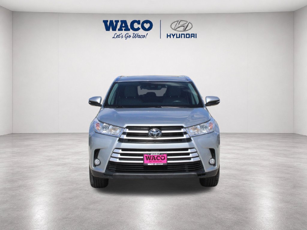 Used 2017 Toyota Highlander XLE FWD image 2