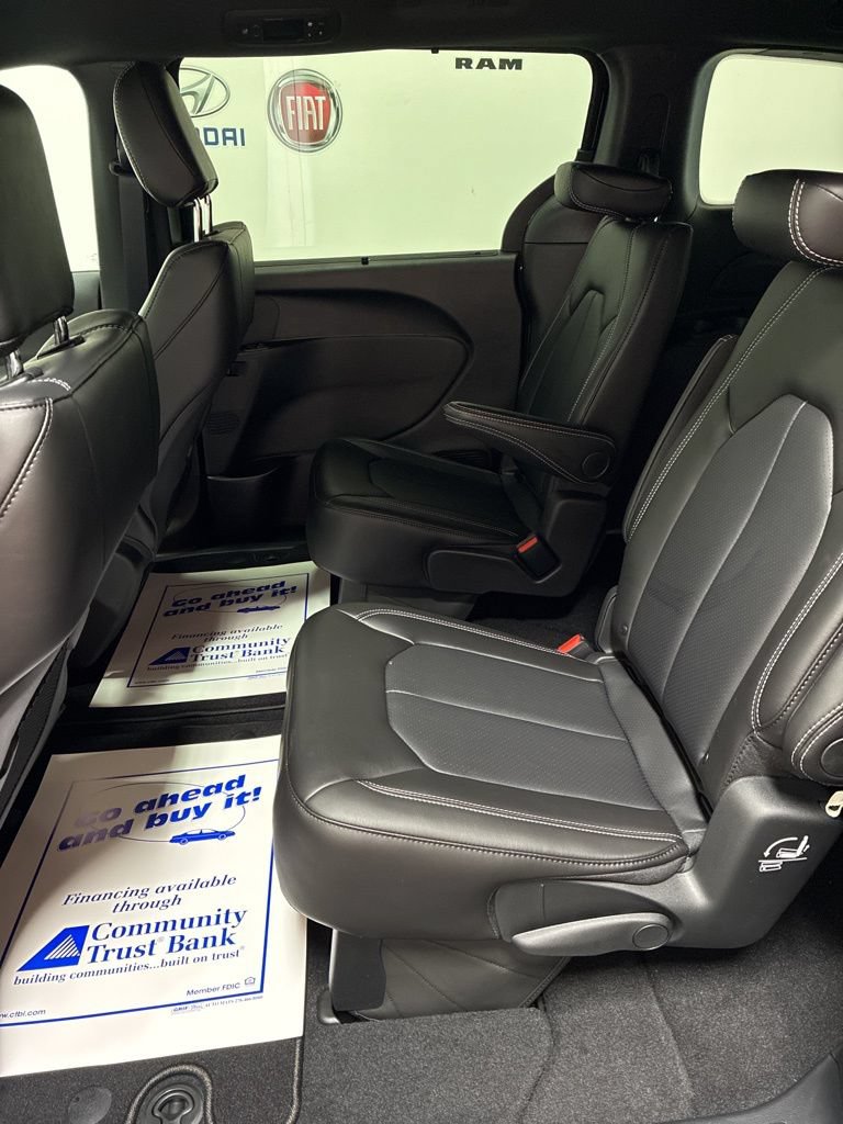 New 2026 Chrysler Pacifica Select w/ S Appearance Package AWD/4WD image 24