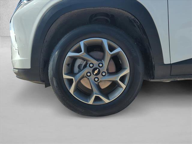 Used 2025 Chevrolet Trax LT FWD image 22