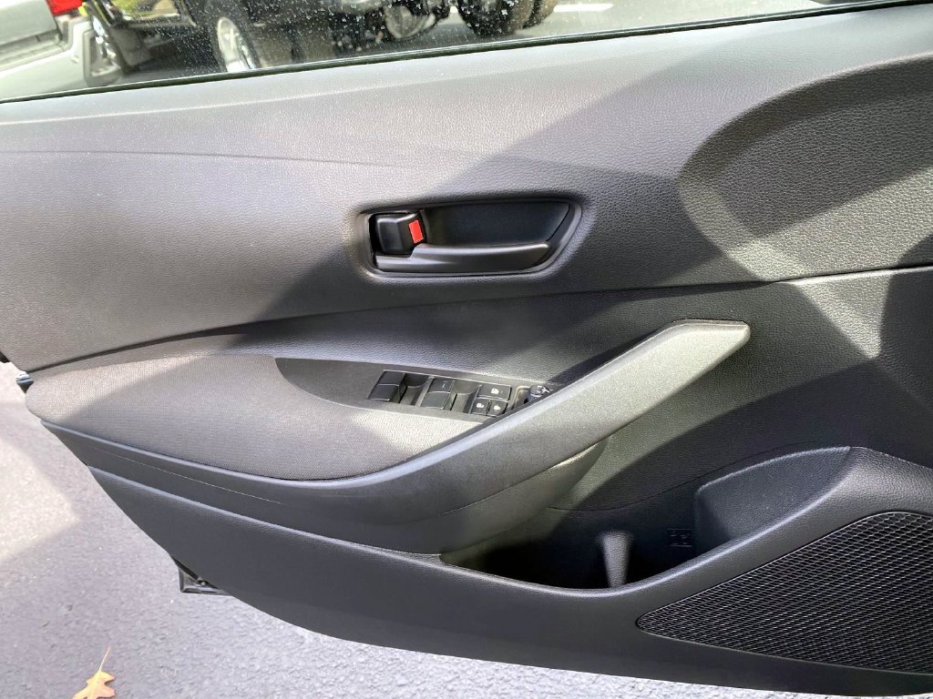 Used 2025 Toyota Corolla LE w/ LE Premium Package FWD image 20