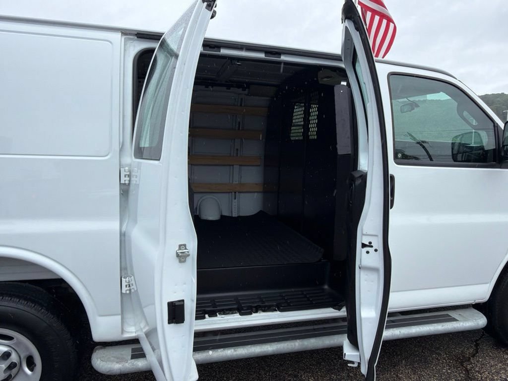 Used 2025 GMC Savana 2500 w/ Driver Convenience Package RWD image 19