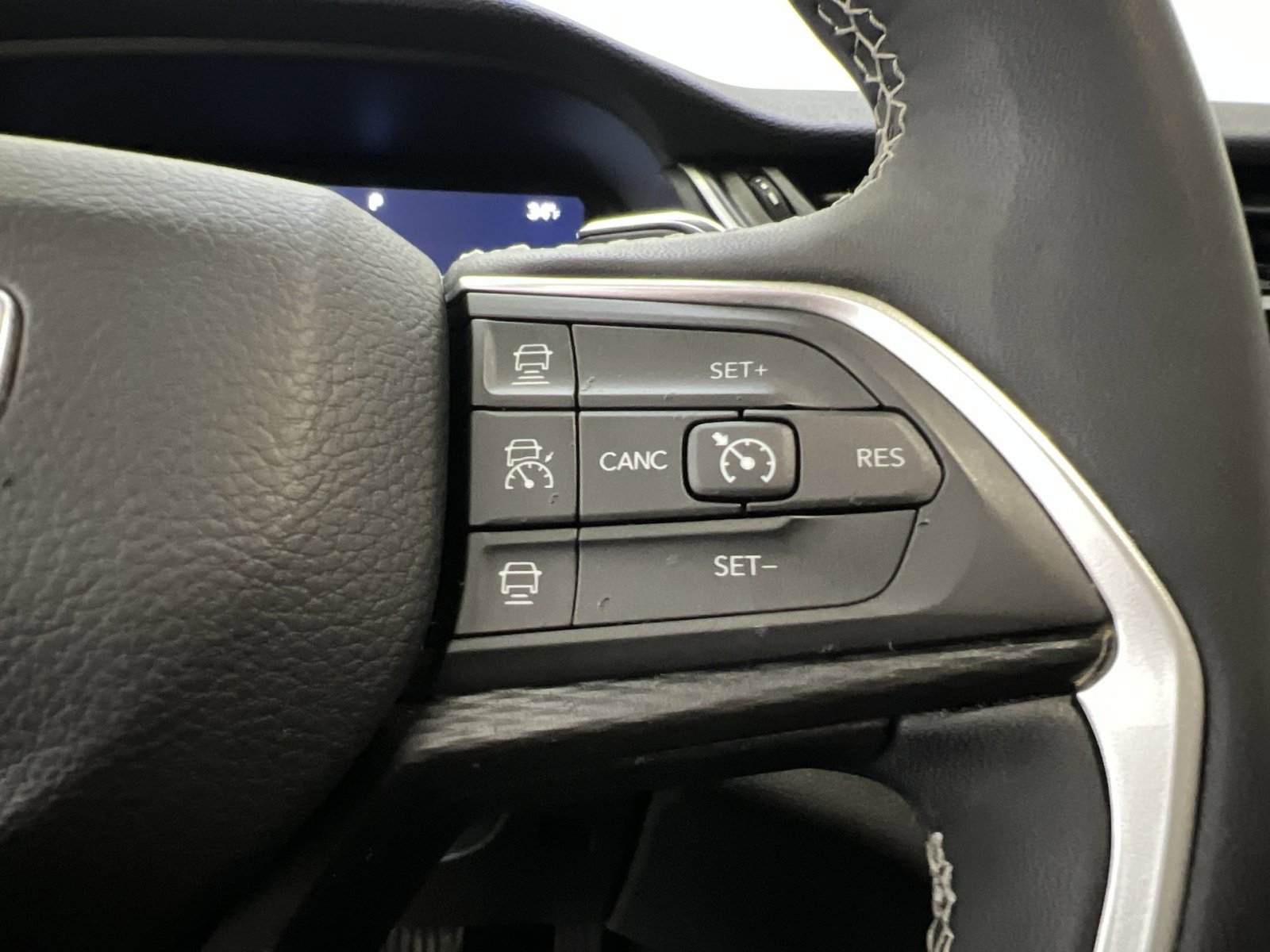 Used 2024 Jeep Grand Cherokee L Laredo image 32