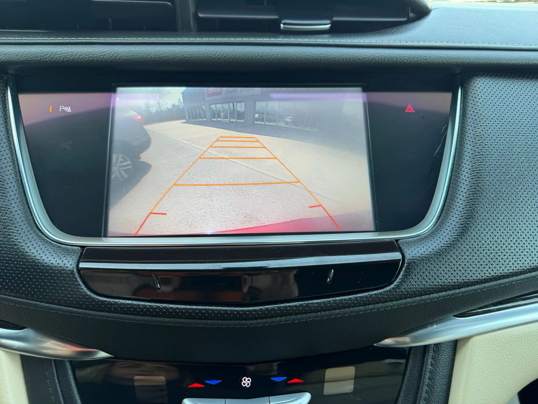 Used 2017 Cadillac XT5 FWD image 17