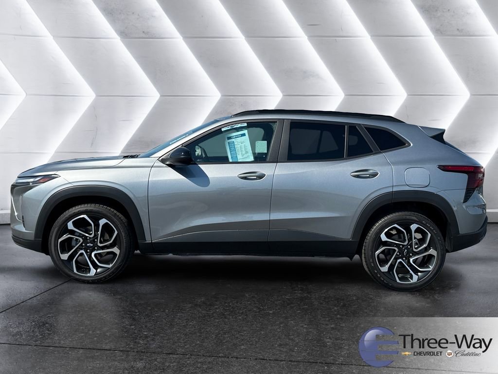 Certified 2025 Chevrolet Trax RS w/ Sunroof Package image 2