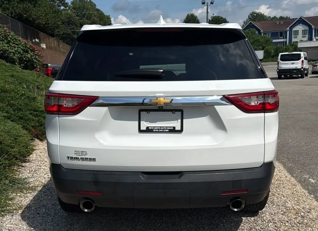 Used 2021 Chevrolet Traverse LS FWD image 8