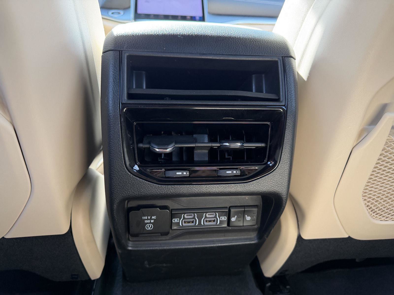 Used 2024 Jeep Grand Cherokee Limited w/ Black Appearance Package RWD image 17