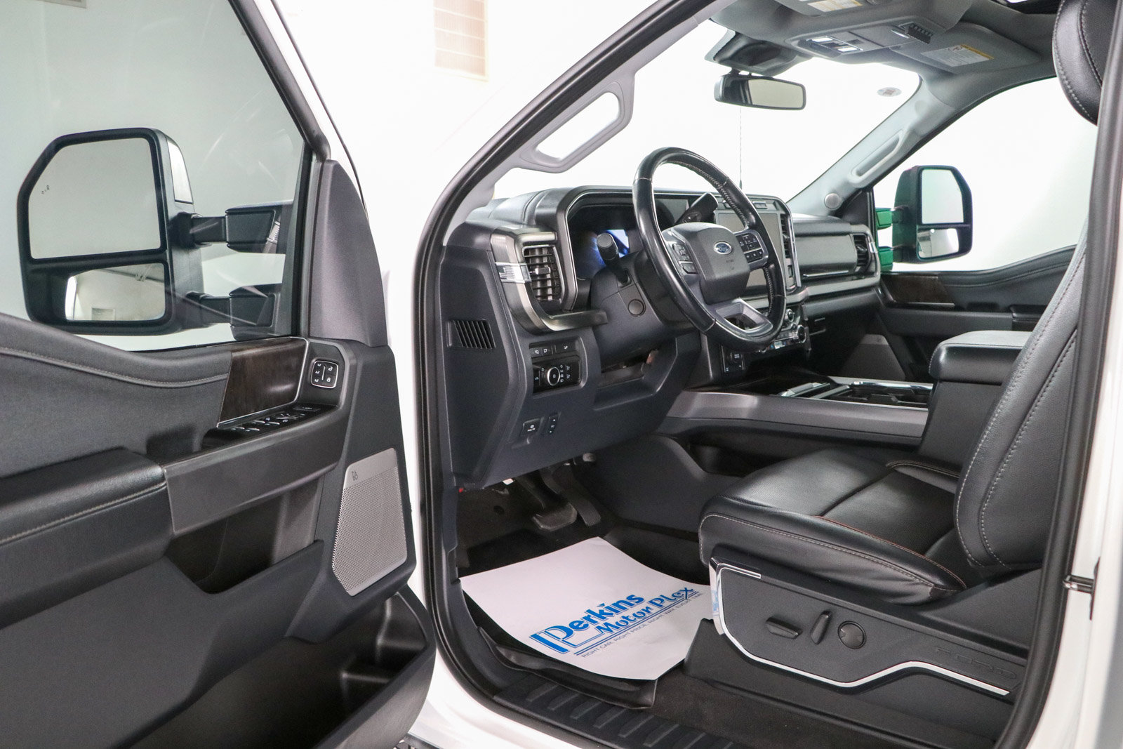 Used 2024 Ford F250 Lariat w/ Lariat Ultimate Package AWD/4WD image 3