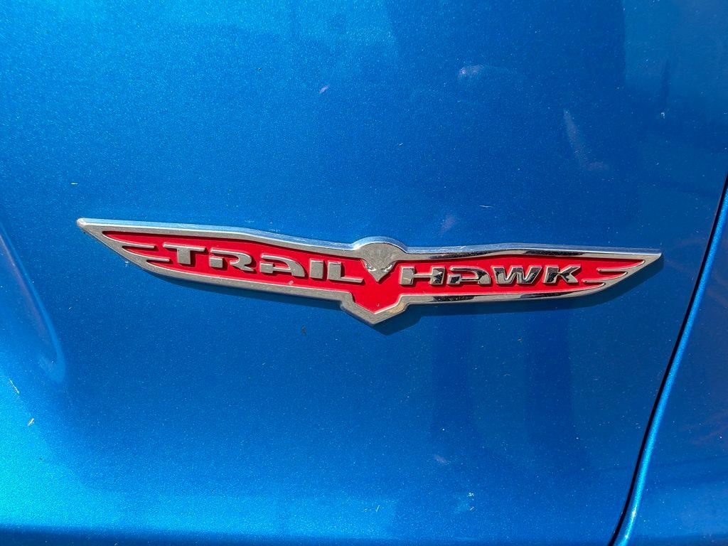 Used 2019 Jeep Cherokee Trailhawk AWD/4WD image 23