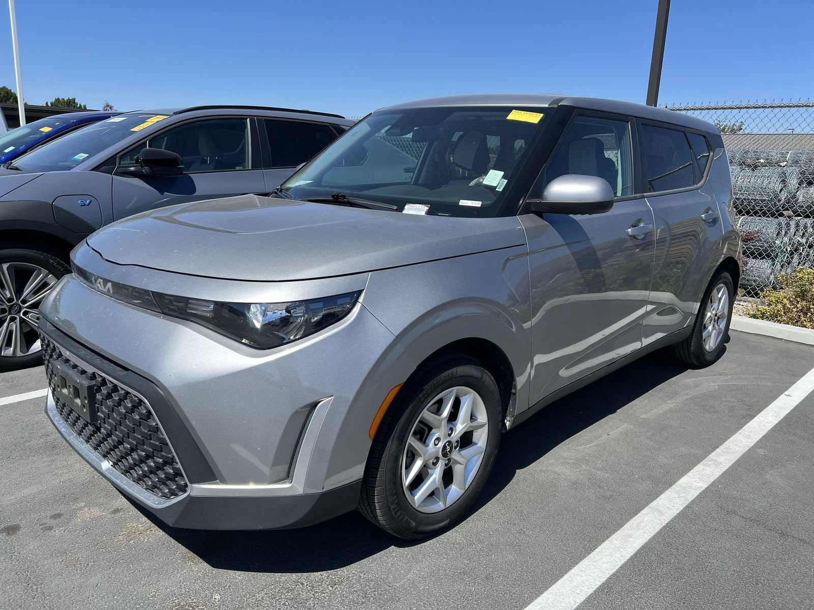 Used 2023 Kia Soul LX w/ Option Group 015 FWD image 2