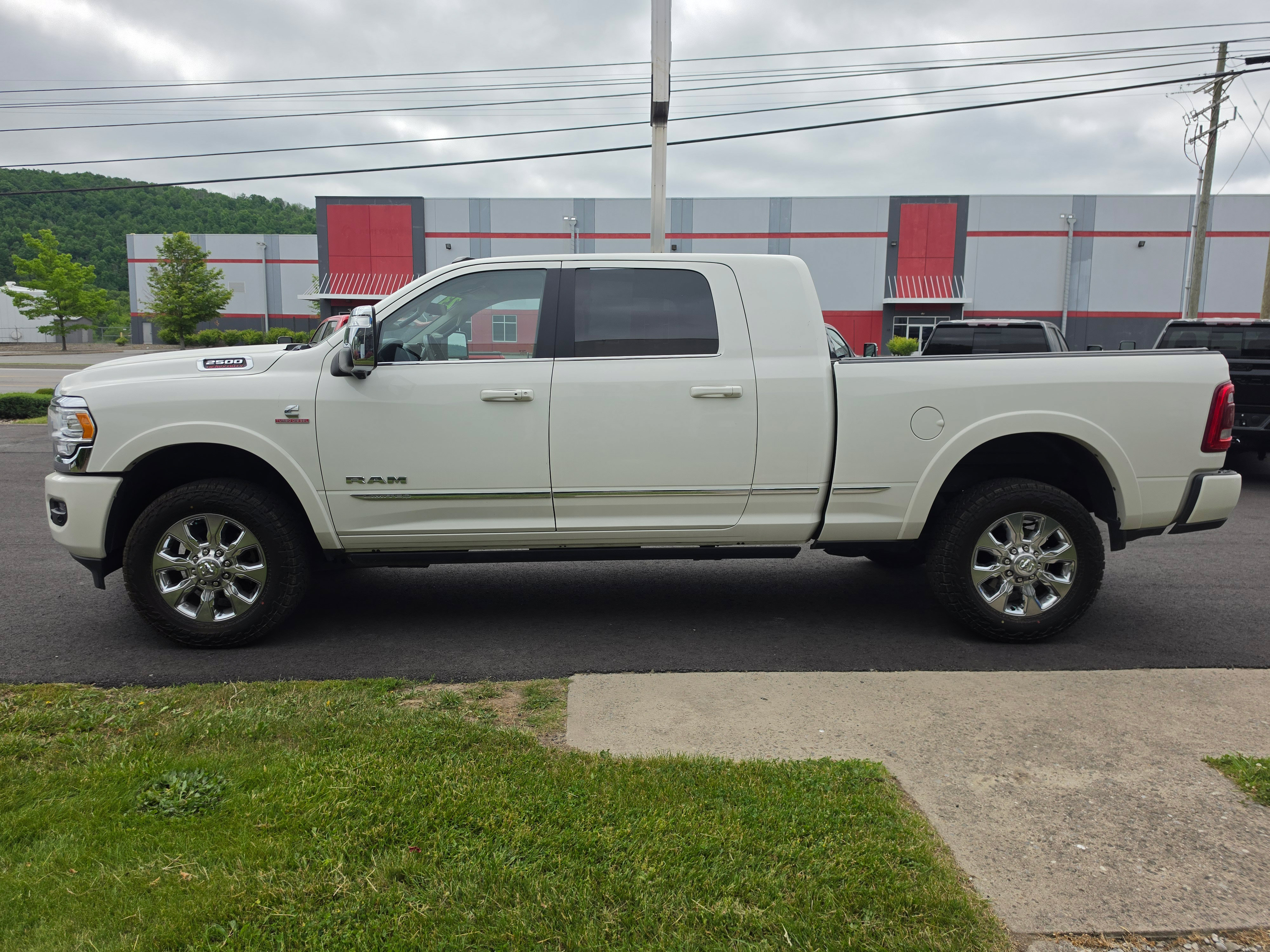Used 2023 RAM 2500 Limited AWD/4WD image 7