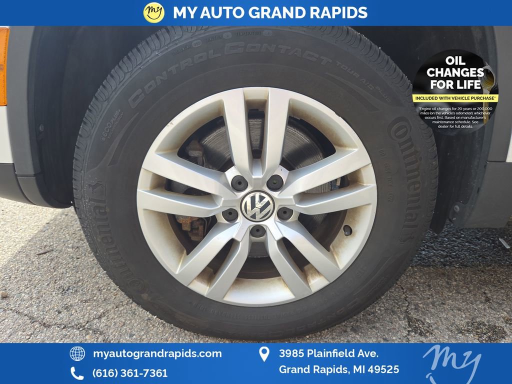 Used 2017 Volkswagen Tiguan S image 29
