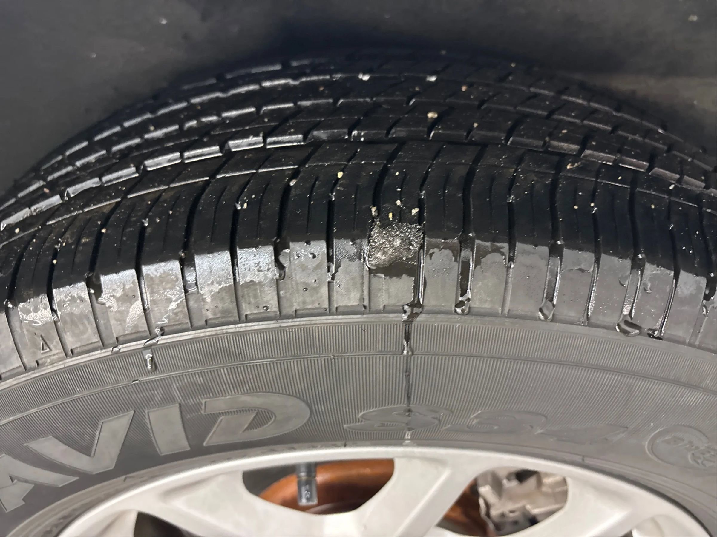 Used 2023 Chrysler Voyager LX image 32