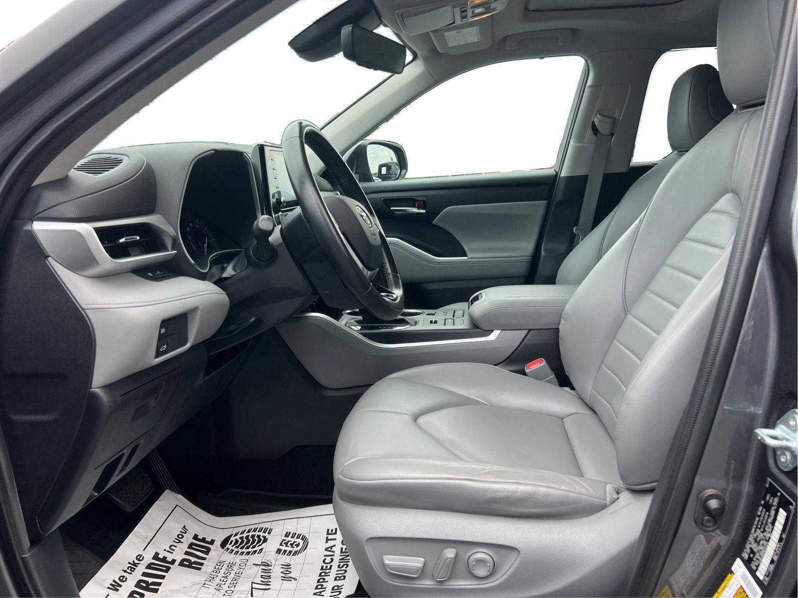 Used 2021 Toyota Highlander XLE AWD/4WD image 10