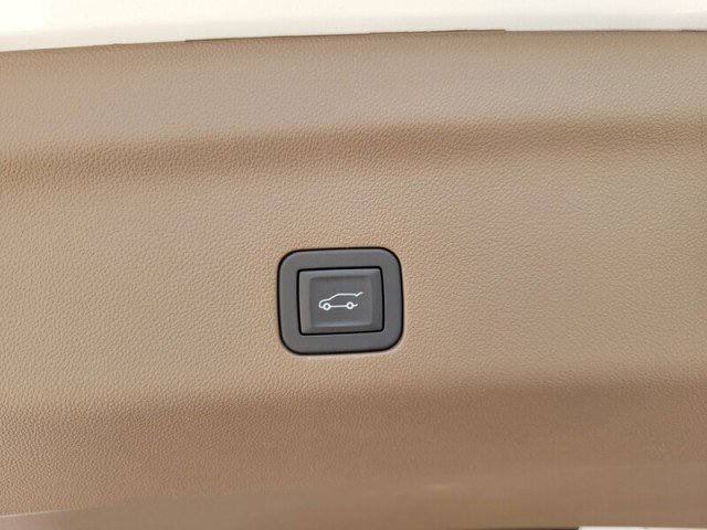 Used 2024 GMC Yukon Denali image 8