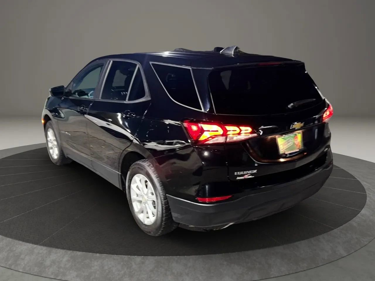 Used 2022 Chevrolet Equinox LS w/ LS Convenience Package image 9