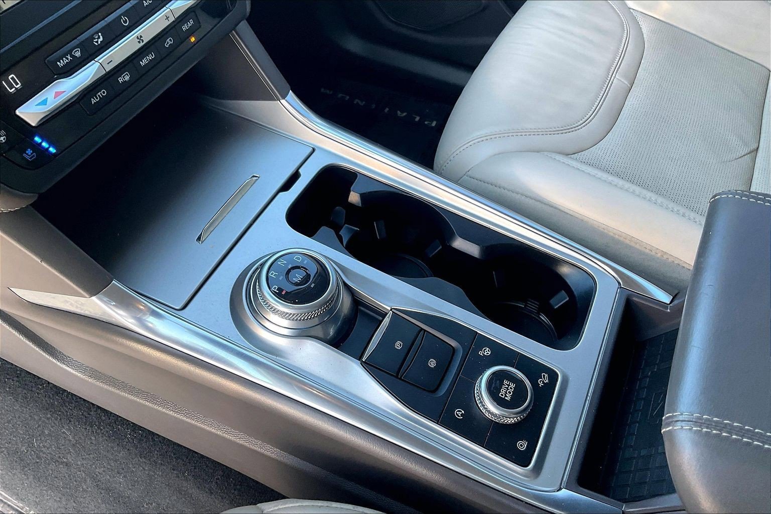 Used 2020 Ford Explorer Platinum w/ Premium Technology Package image 14