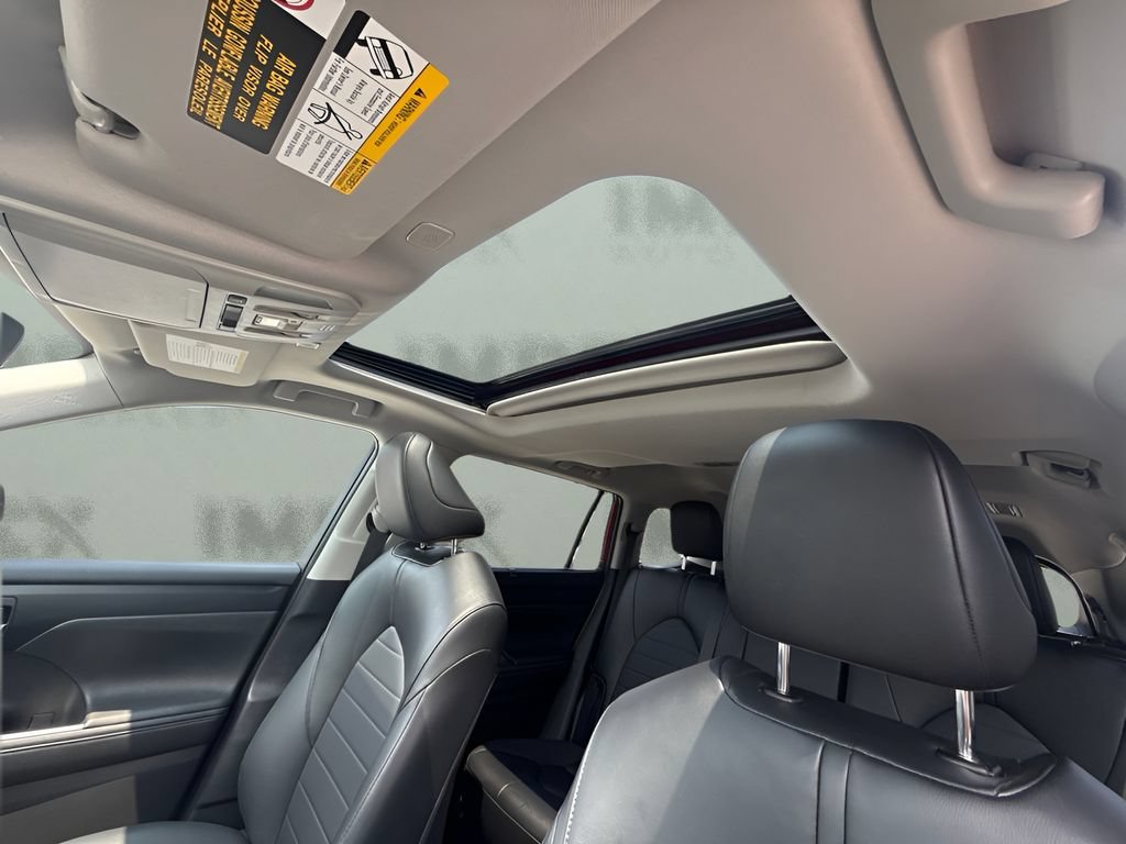 Used 2023 Toyota Highlander XLE FWD image 6