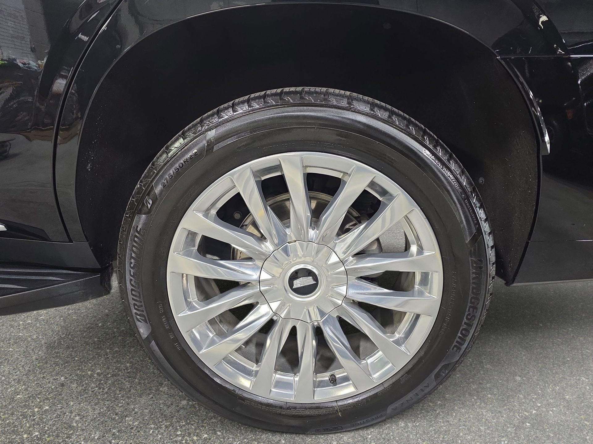 Used 2024 Cadillac Escalade Premium Luxury RWD image 32