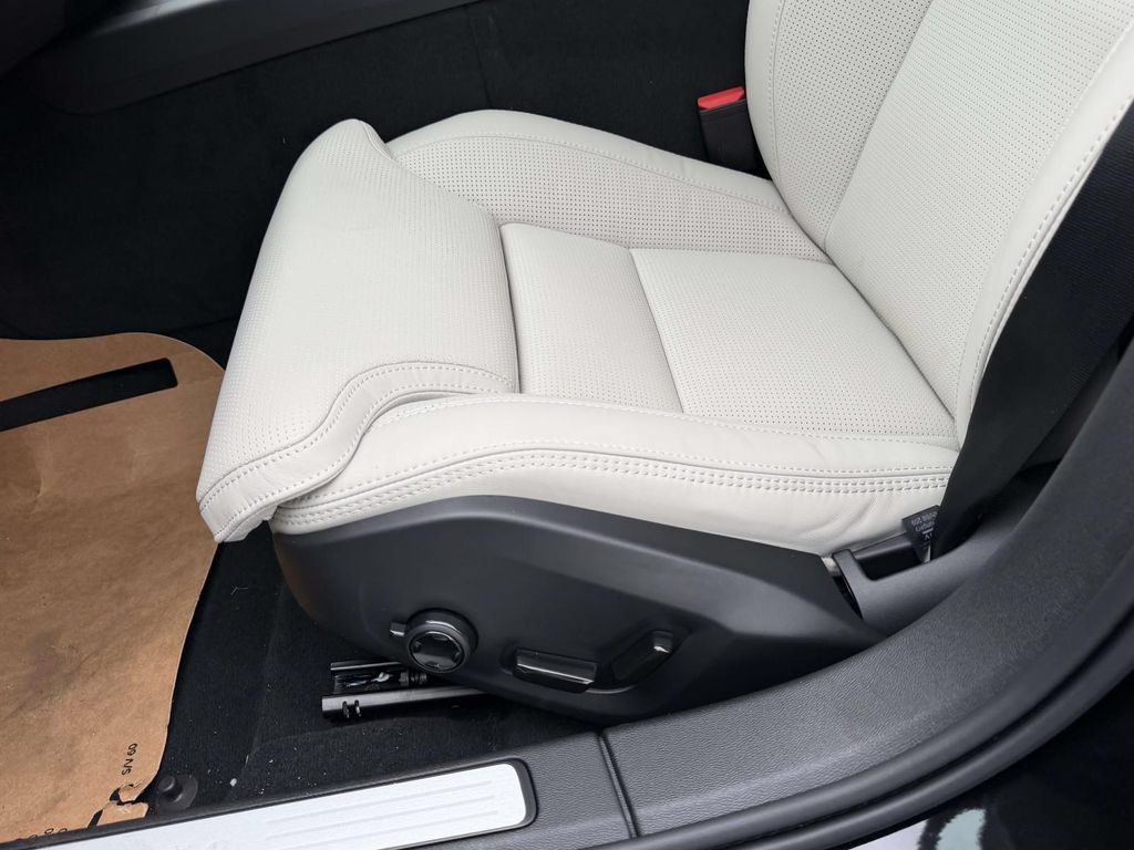 New 2026 Volvo V60 B5 Cross Country Ultra w/ Protection Package Premier AWD/4WD image 16