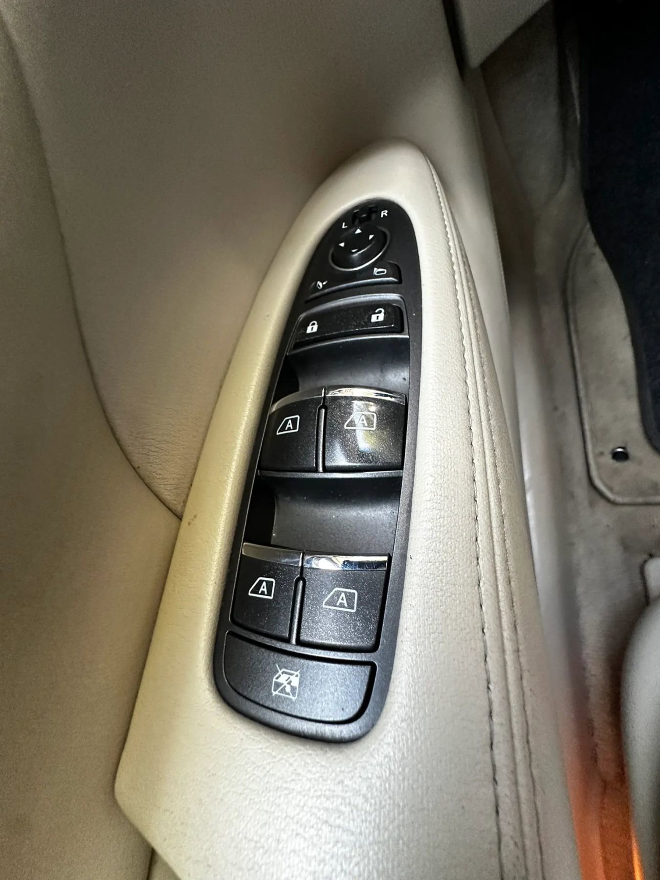 Used 2013 INFINITI M37 w/ Premium Pkg RWD image 39