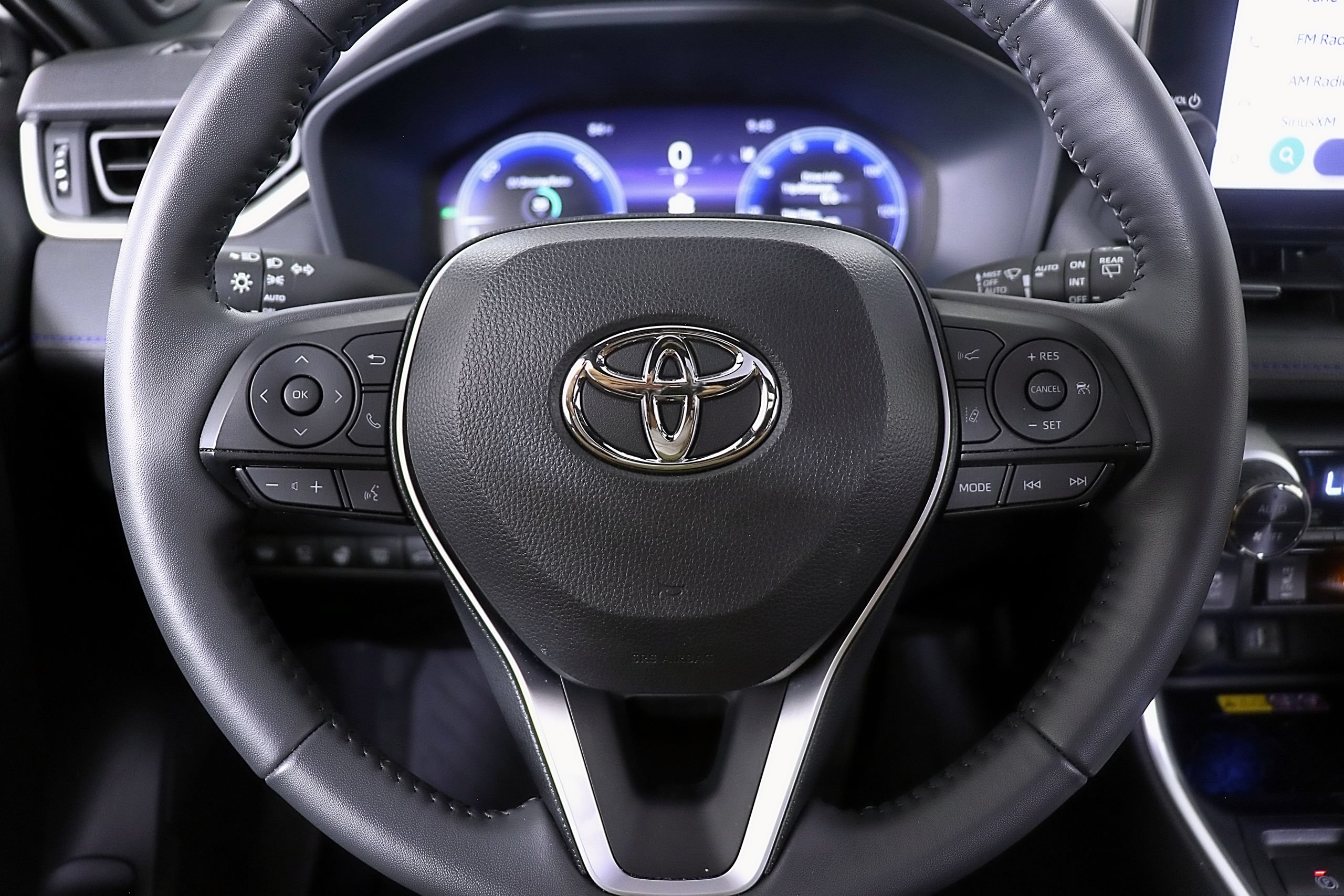 Used 2025 Toyota RAV4 XSE w/ Advanced Technology Package AWD/4WD image 18