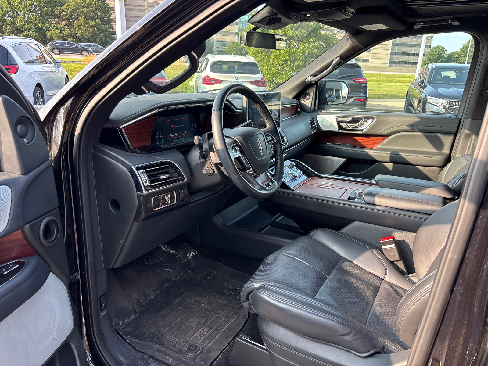 Certified 2023 Lincoln Navigator Reserve AWD/4WD image 24