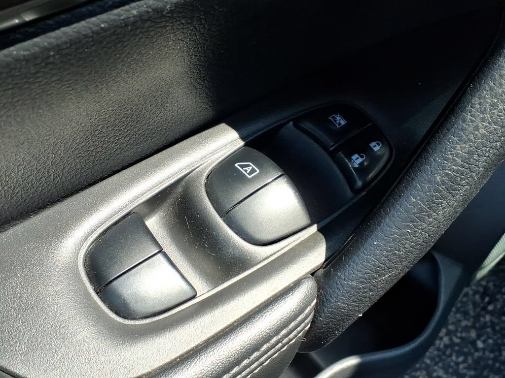 Used 2019 Nissan Rogue S AWD/4WD image 15