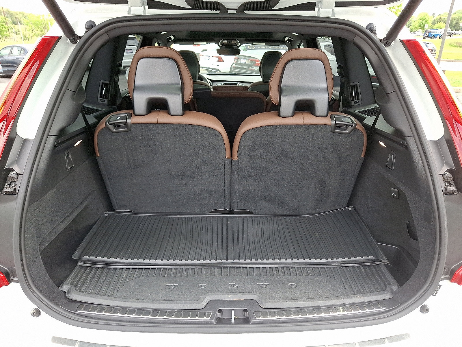 Used 2025 Volvo XC90 T8 Plus image 31