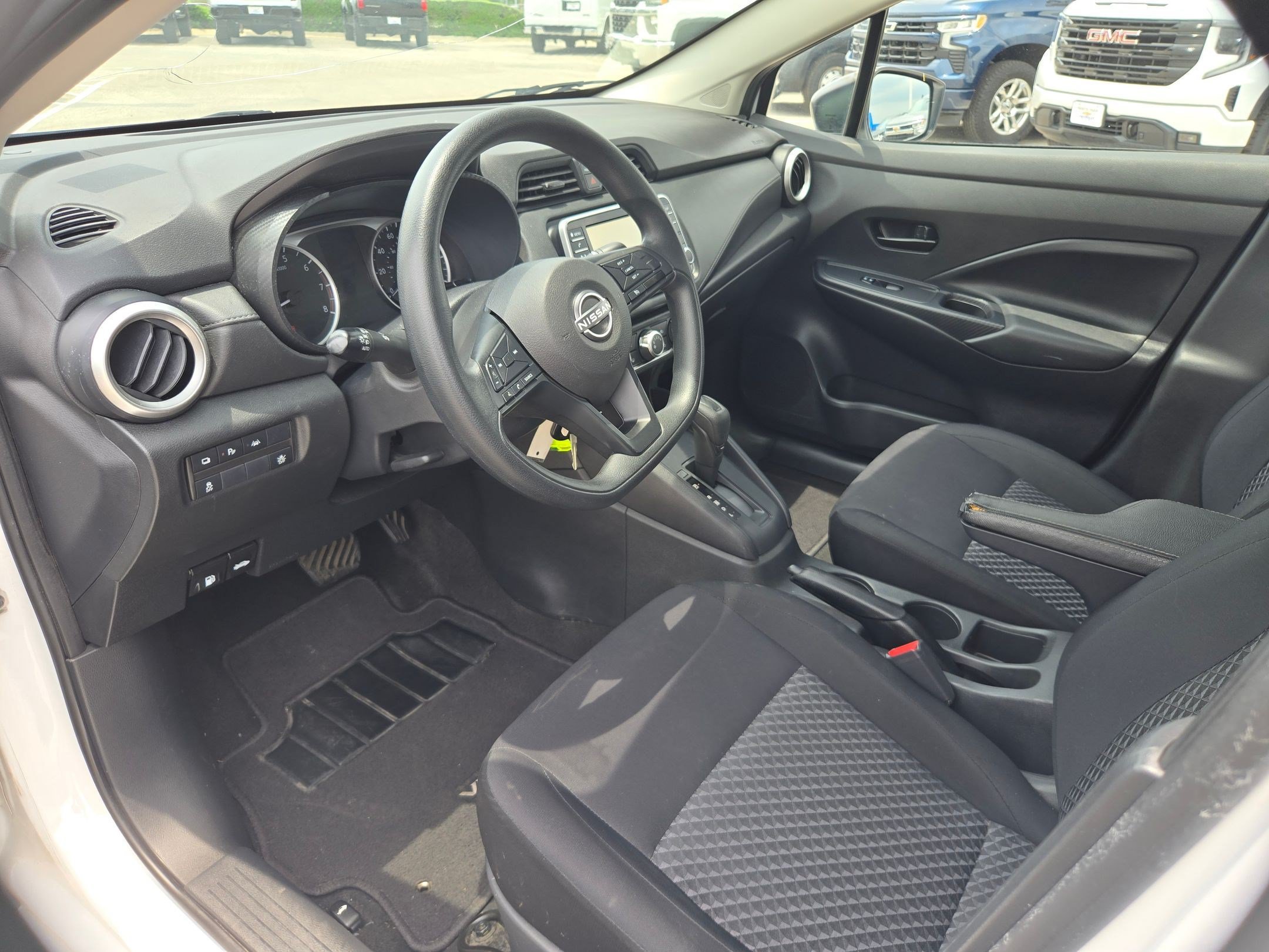 Used 2023 Nissan Versa S FWD image 11