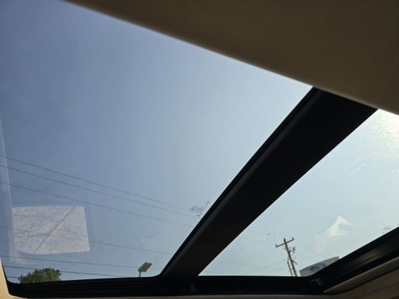 Used 2022 Ford Explorer XLT w/ Equipment Group 202A image 26