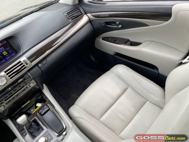 Used 2013 Lexus LS 460 AWD w/ Comfort Pkg image 17