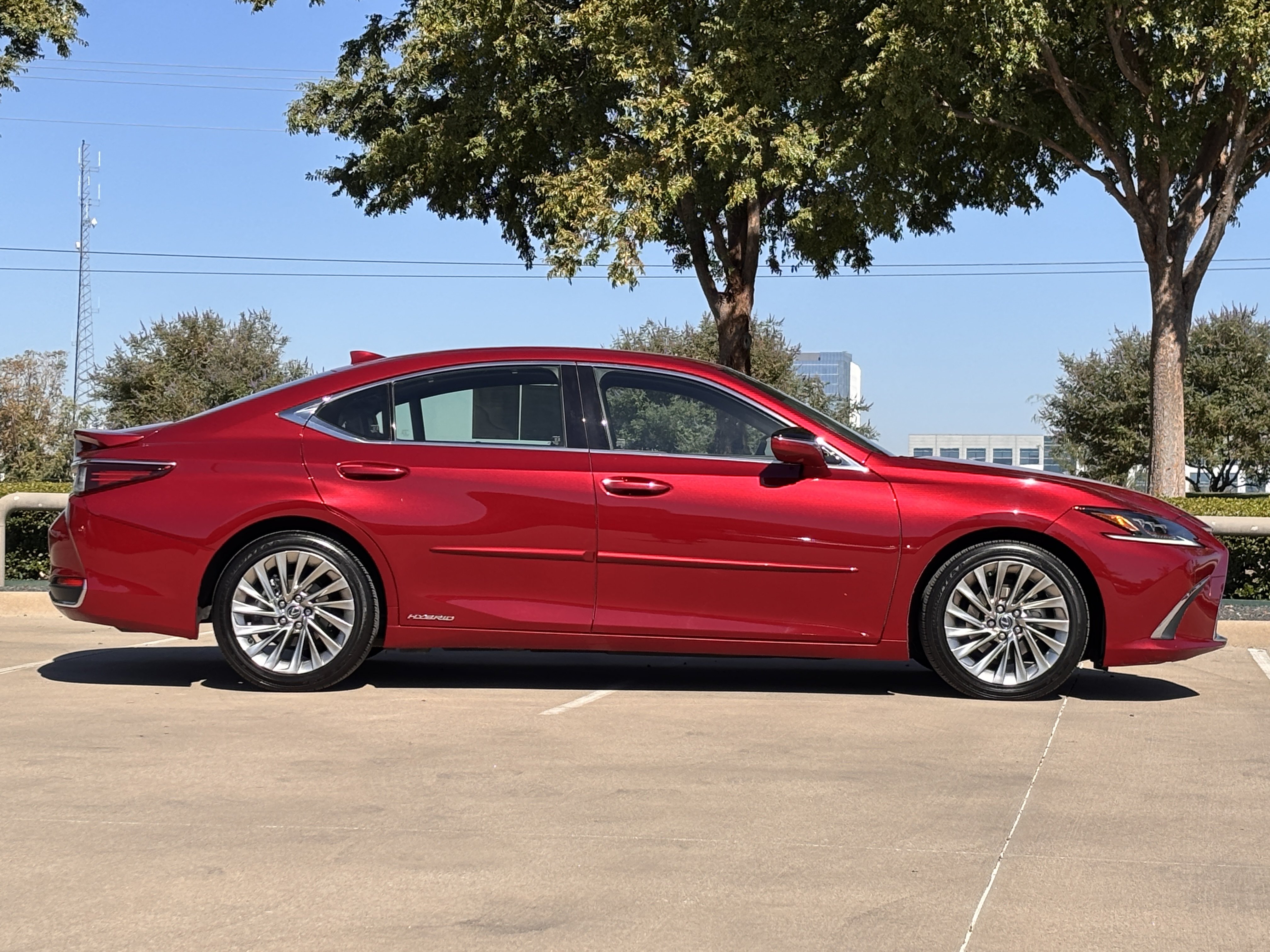 Used 2019 Lexus ES 300h Ultra Luxury FWD image 6