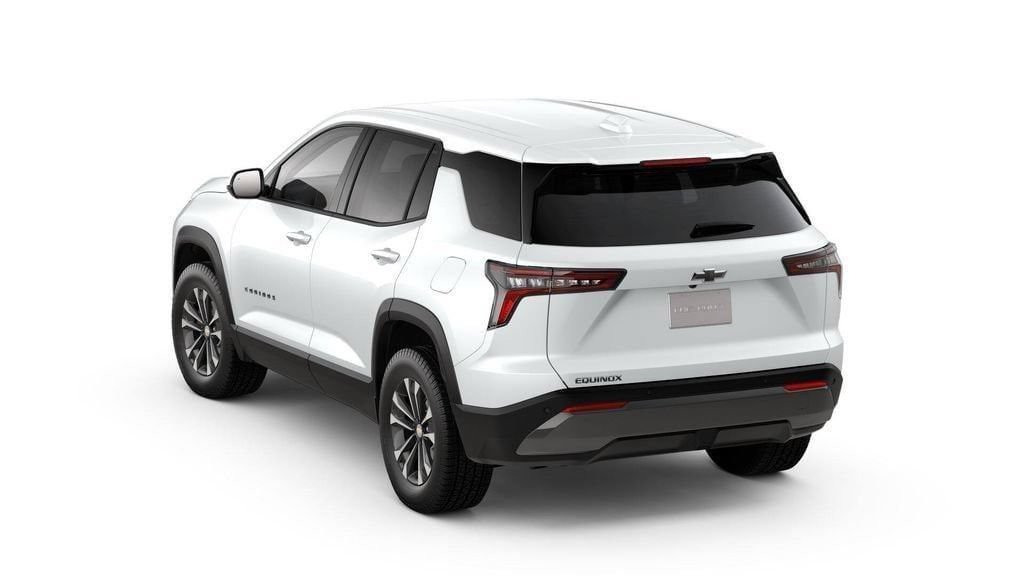 New 2027 Chevrolet Equinox LT FWD image 2
