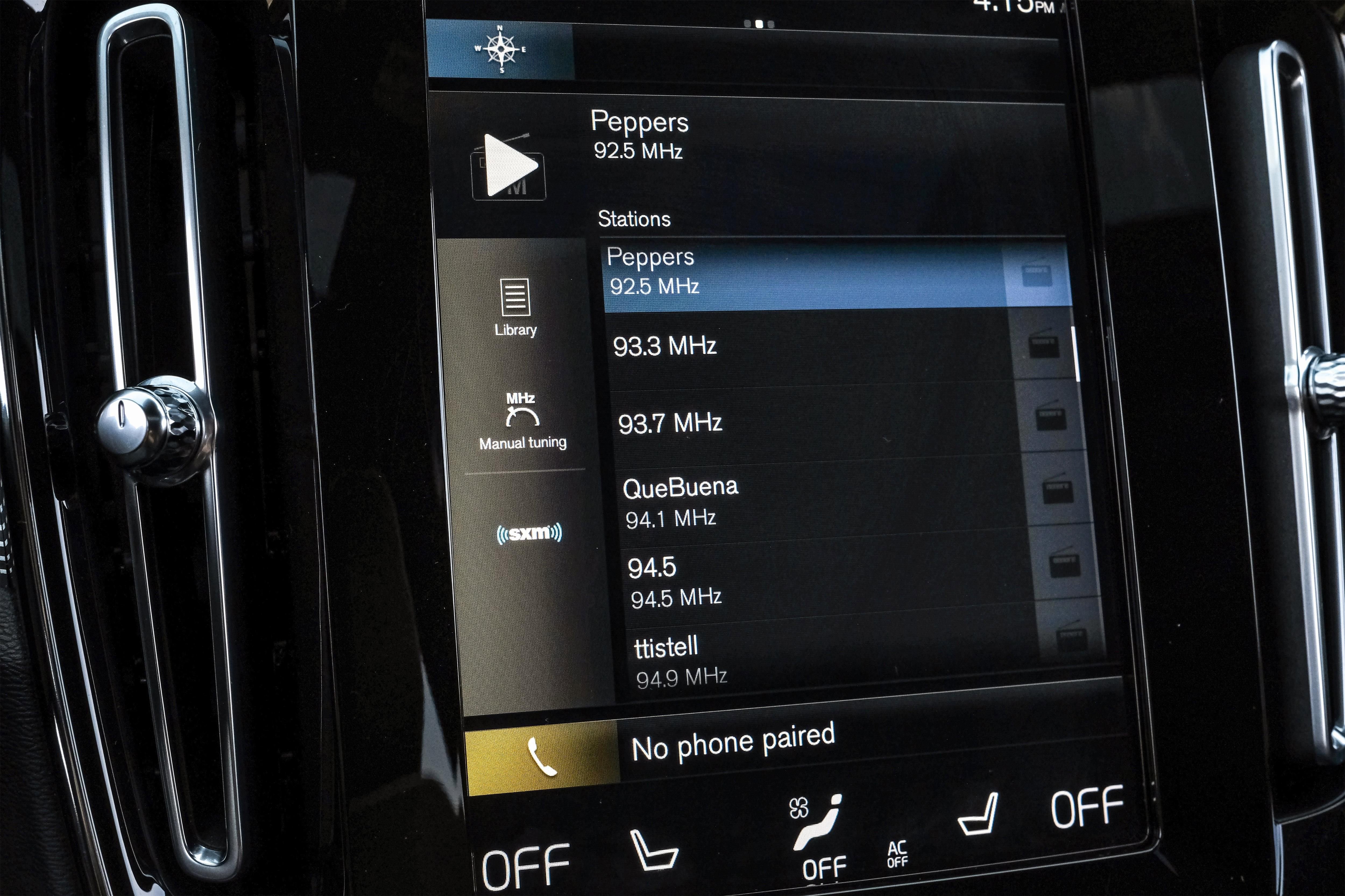 Used 2021 Volvo XC40 T4 R-Design image 30