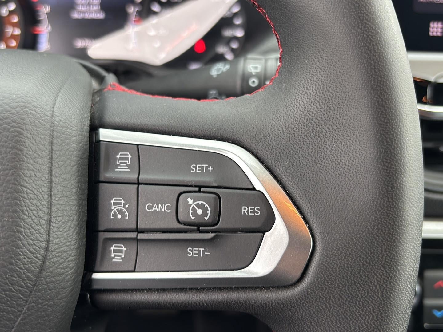 Used 2025 Jeep Compass Trailhawk AWD/4WD image 10