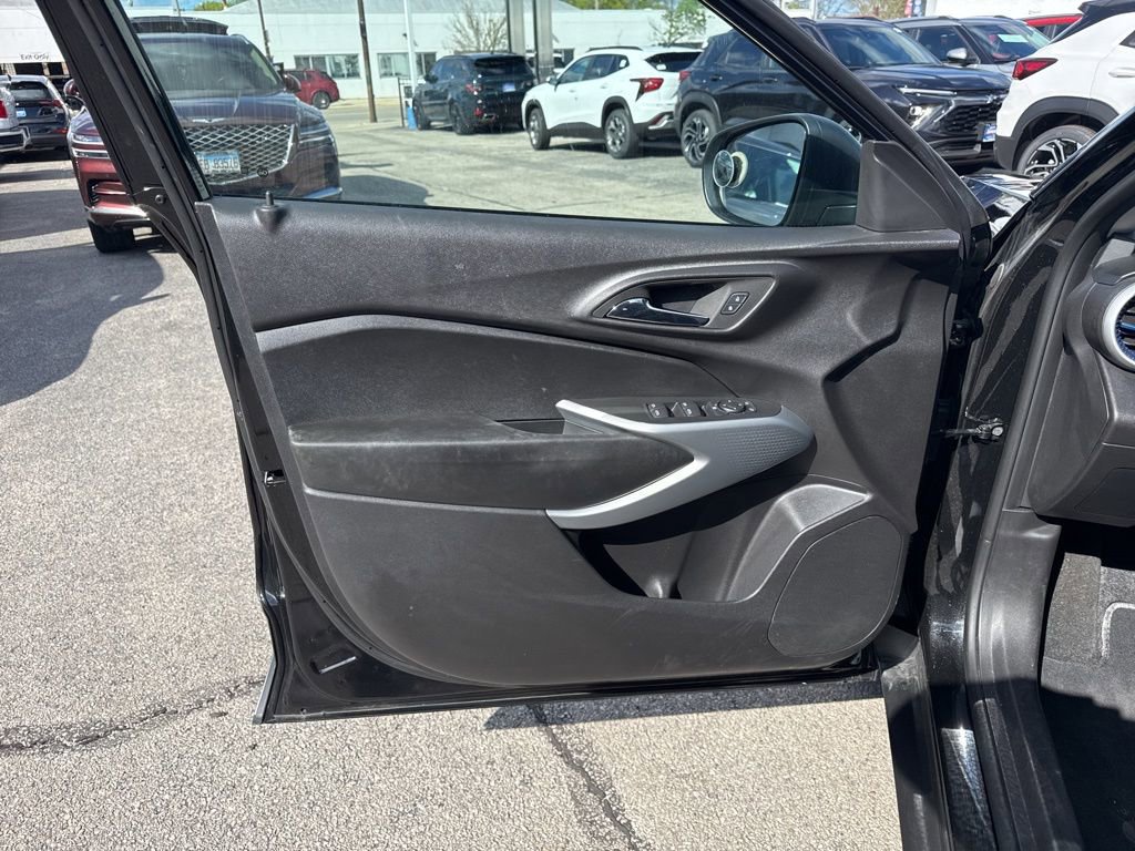 Used 2025 Chevrolet Trax LS FWD image 16