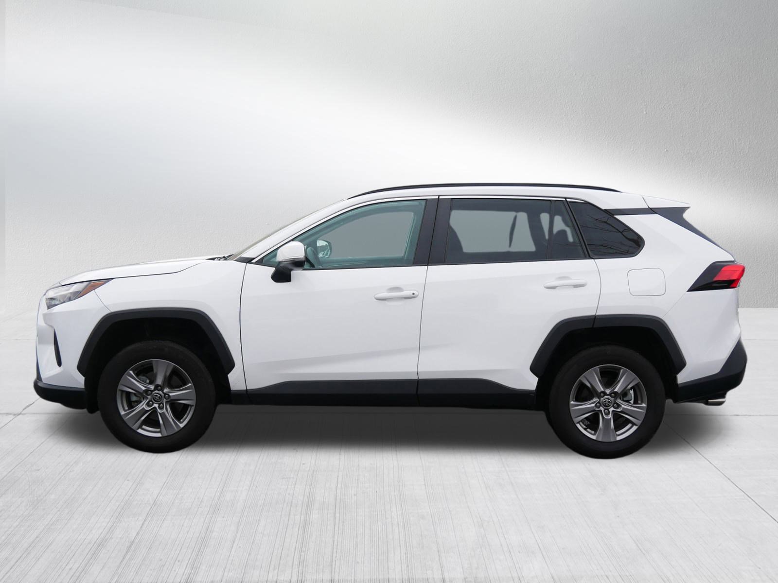 Used 2024 Toyota RAV4 XLE AWD/4WD image 4