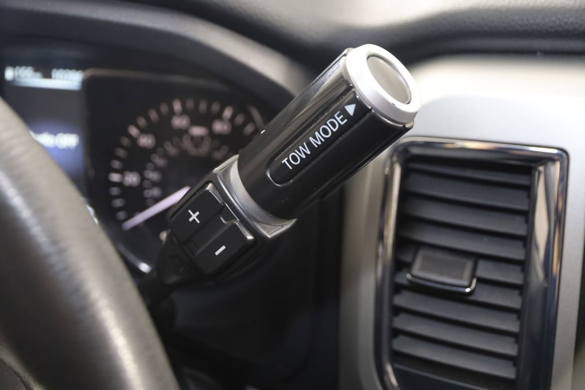 Used 2017 Nissan Titan SV AWD/4WD image 7