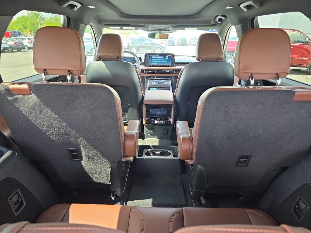 Used 2025 Lincoln Aviator Reserve w/ Jet Appearance Package AWD/4WD image 11