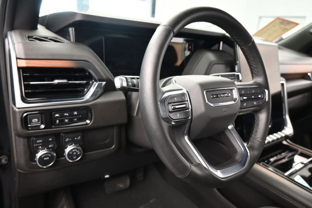 Used 2025 GMC Yukon XL Denali AWD/4WD image 17