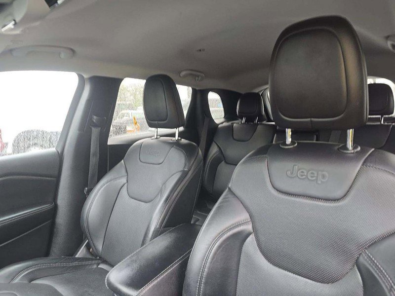 Used 2019 Jeep Cherokee Limited AWD/4WD image 7