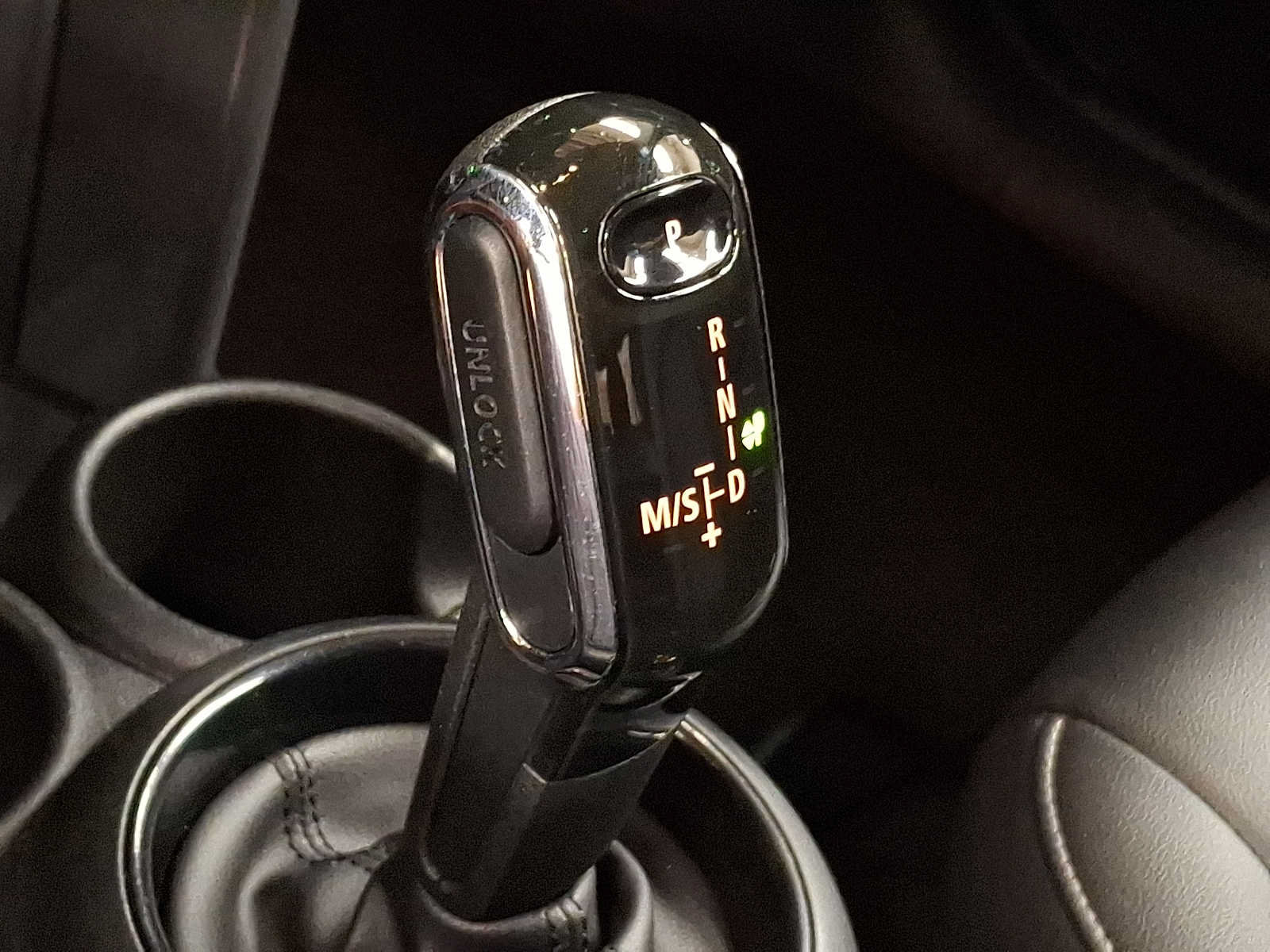 Used 2021 MINI Cooper 4-Door Hardtop w/ Storage Package FWD image 13