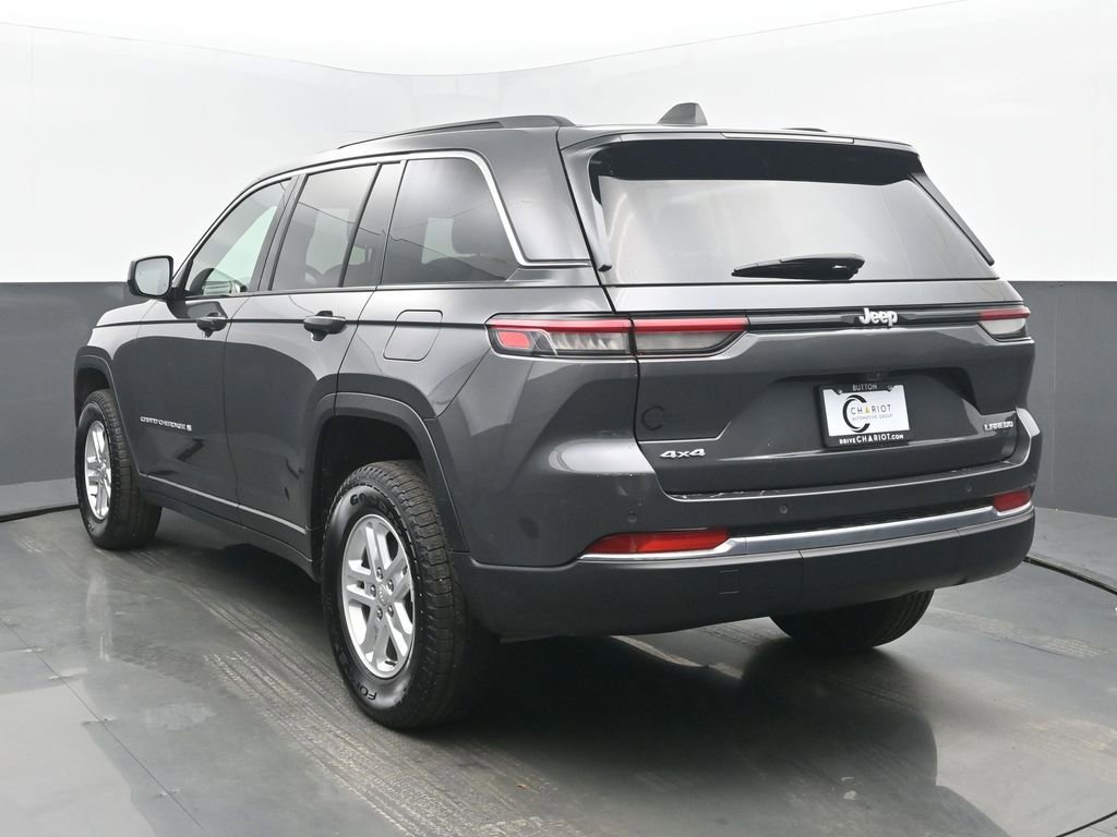 Used 2024 Jeep Grand Cherokee Laredo image 4