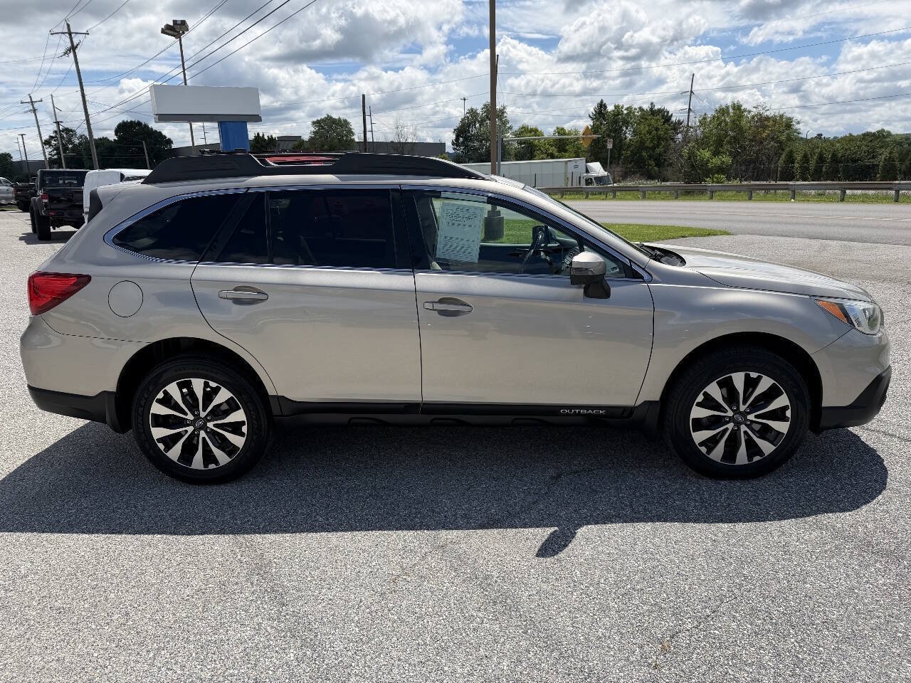 Used 2017 Subaru Outback 2.5i Limited AWD/4WD image 4