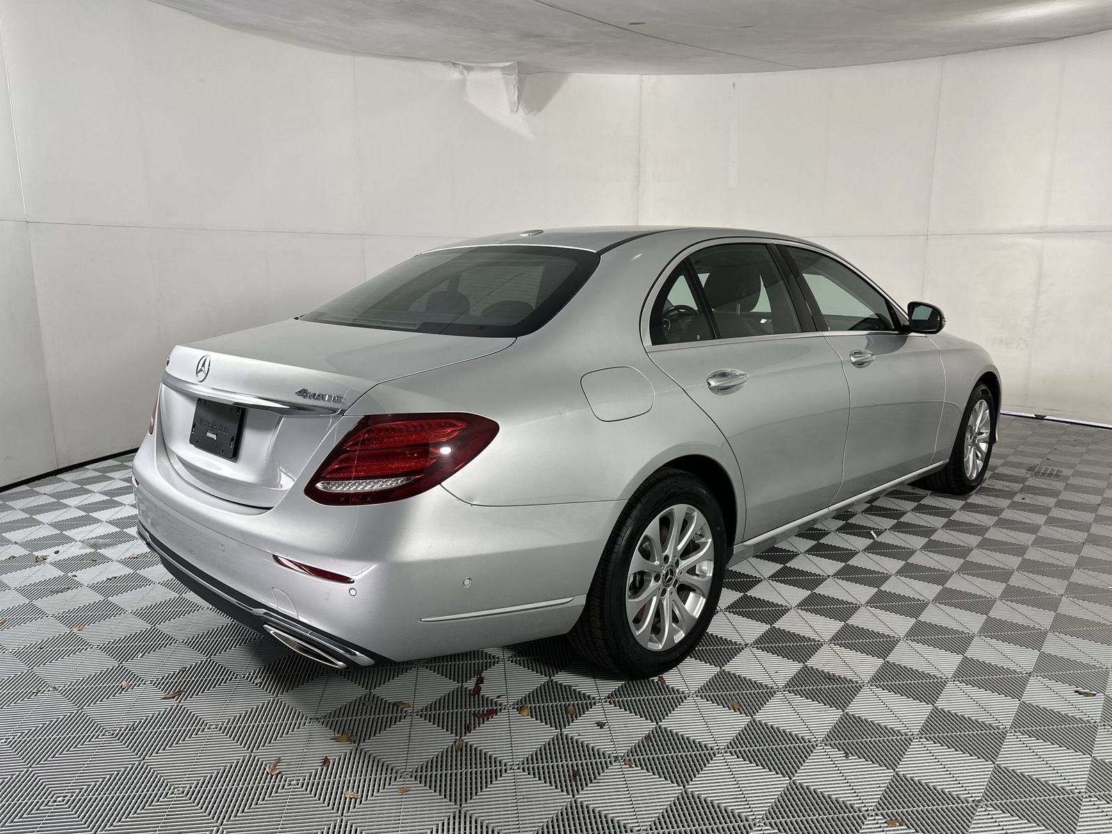 Used 2018 Mercedes-Benz E 300 4MATIC w/ Premium 2 Package (Q02) image 8
