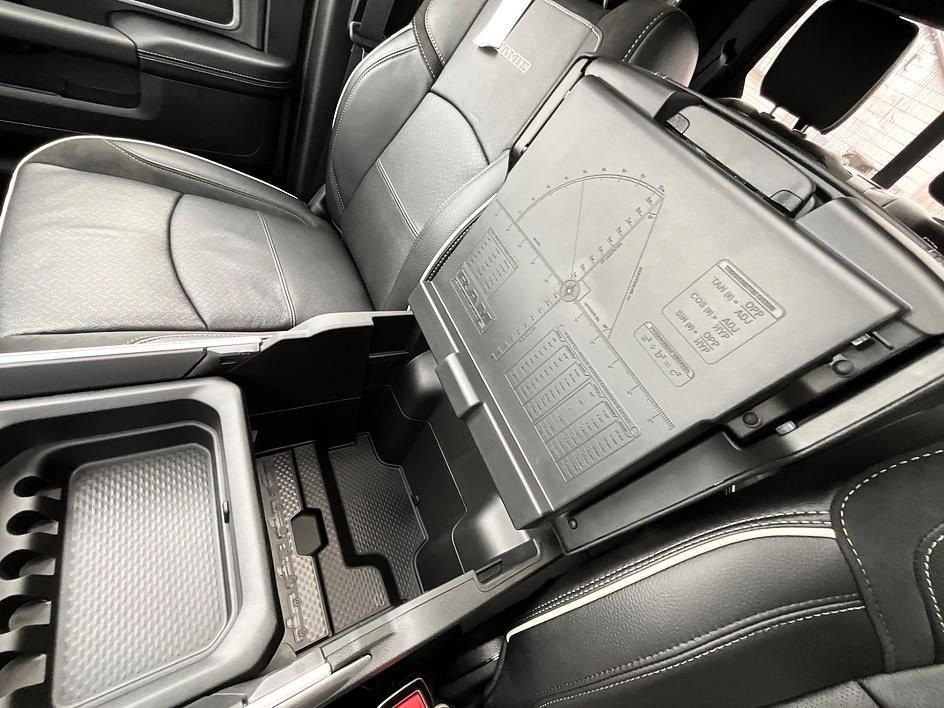 New 2026 RAM 3500 Laramie AWD/4WD image 27