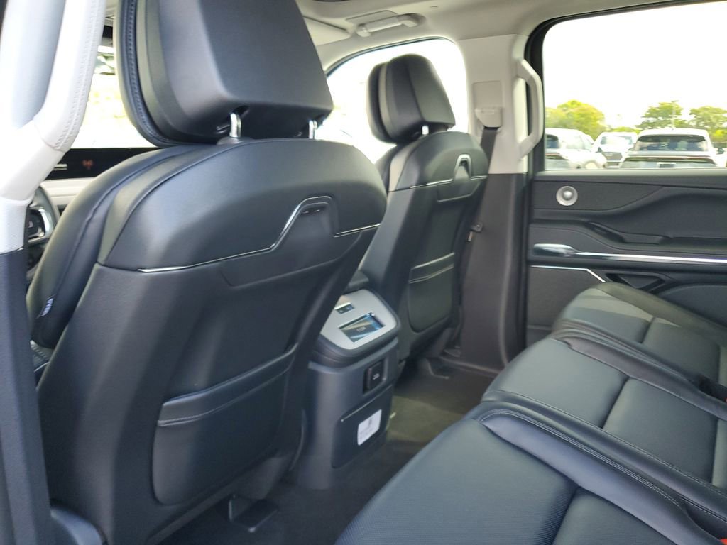 New 2025 Lincoln Navigator L Reserve image 10